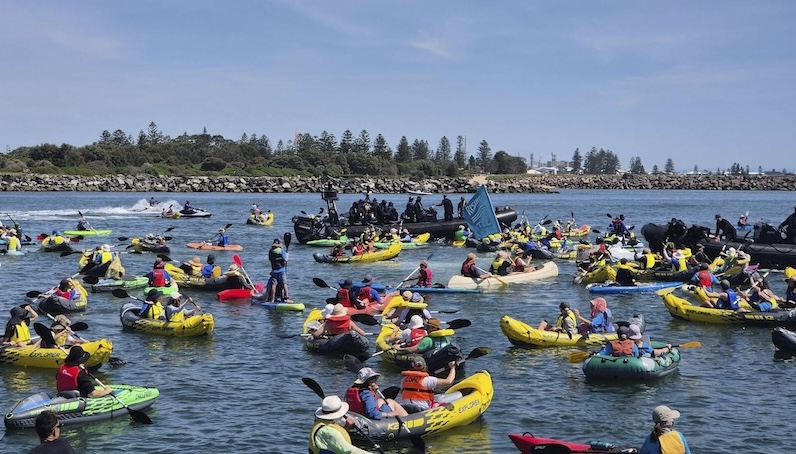 Rising Tide - Kayaking Protesters vs the Death Star